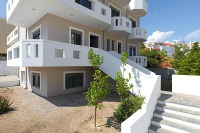 Luxurious and modern house near town and beach