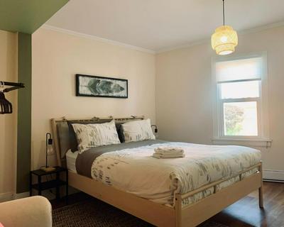 Comfortable Apt #4 with Office Space