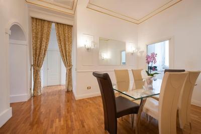 Lucrezio Caro Luxury Apartment