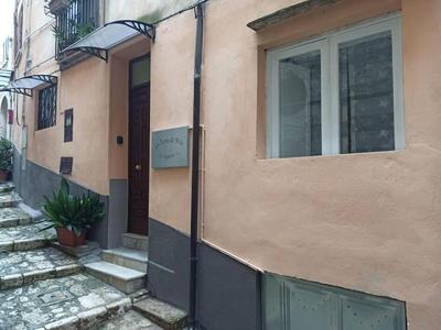 Intero alloggio - centro storico - La Tana di Aldo- 150 m da Pepe in Grani