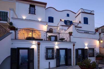 Spring Boutique Villa Amalfi