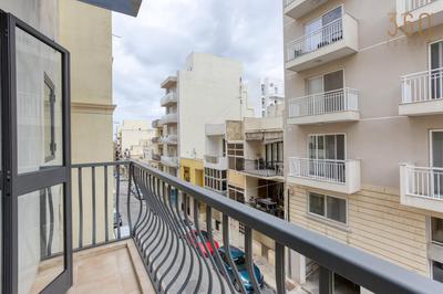 Comfy 2BR apartment in the centre with WIFI & AC by 360 Estates