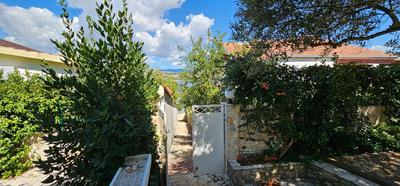 Spacious Villa Lush Garden Private access to Beach