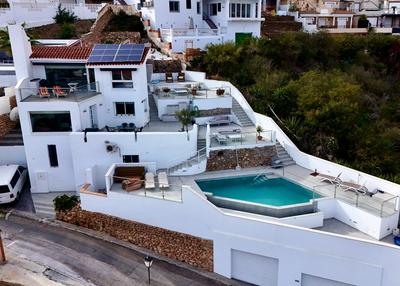 Modern Villa + Infinity Pool. Best views in Nerja!