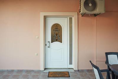 Sylvias Stylish Apartment