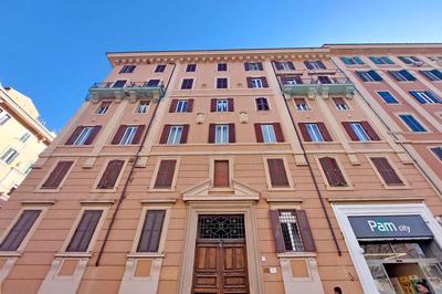 Opera Inn Suites - Rooms and Apartments