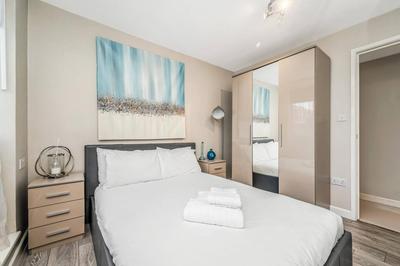 Modern Apartment by Whitechapel Hospital - Pass the Keys