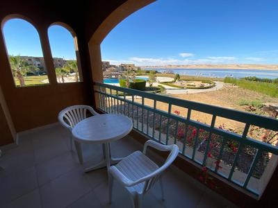 Byoum lake side hotel room, Tunis village, fayoum