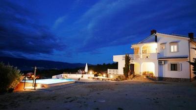 Apartment with private pool and beautiful sea view - by Traveler tourist agency Krk - ID 2106