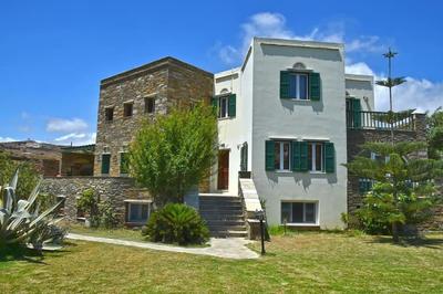 Luxury Household in the Oustkirts of Tinos Town