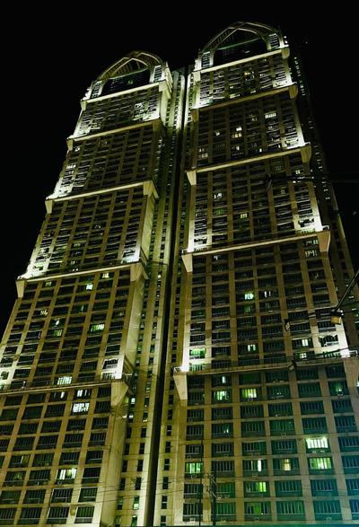 Modern Condo for Couple with Wi-Fi, Netflix & Kitchen, 1 min to MRT Boni