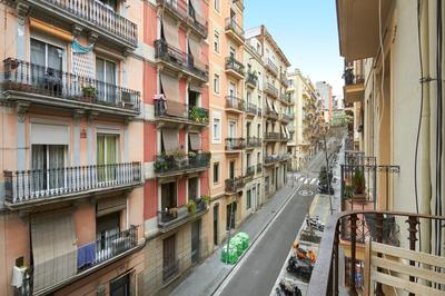 64 Apartment in a typical Barcelona's old building