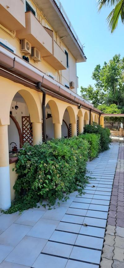 APPARTAMENTO AL MARE CON PISCINA