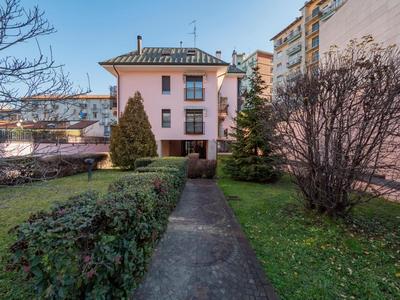 Xenia Apartments - Luxury & Elegant Penthouse in City Life