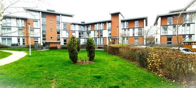 2 Bed Crawley Apt - Near Gatwick