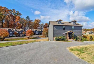 Willow Trace- Cute Condo, Hot Tub, Minutes to Pigeon Forge!