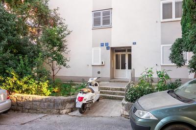Sunny 1BD near Firule Beach - Balcony & Peaceful Stay