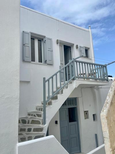 Elenita’s Mykonos town flat