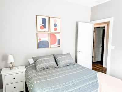Remodeled Downtown 3bed Home Quartz Countertops
