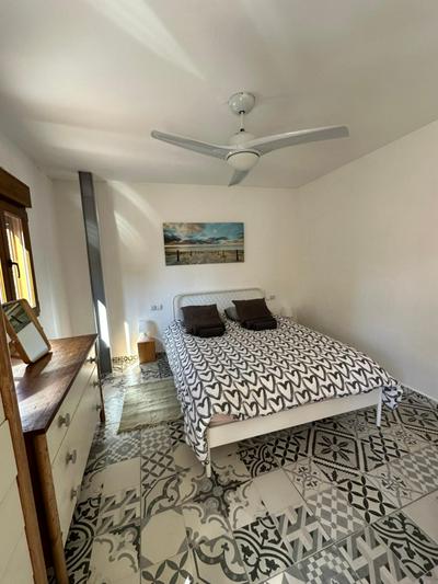 Precioso apartamento con a/a en Ruzafa con terracita privada y acceso a un jardín, para 2-3 personas