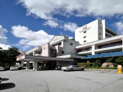Lake Hills Sokrisan Hotel