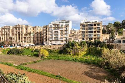 Cozy 3BD Seaside Apartment! WiFi and Great Location!