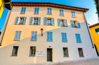 Design Apartment in Iseo Old Town with Private Parking and AC