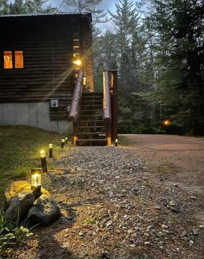 Family-Focused & Pet-Friendly Log Cabin with 4BR 2BA Sleeps 10