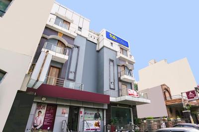 Hotel Royal Touch Near BLK Hospital & Walking from Metro Station