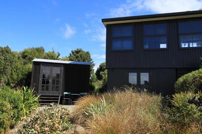 The Bird Hide - rustic luxury by the water