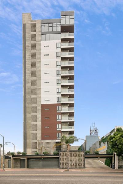 Downtown Apartment with Balcony City View, Gym & Lounge