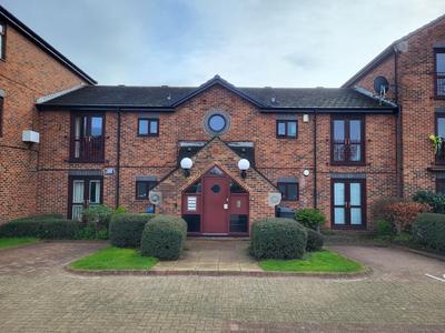 Peaceful Waterfront Apartment, Private Parking, Hull Marina