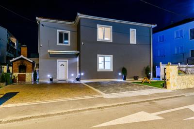 Villa Mihaela with private pool, jacuzzi and free secure parking
