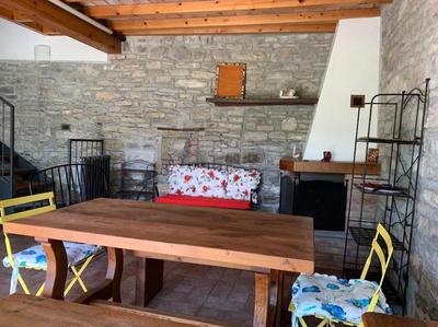 Casa in pietra in collina