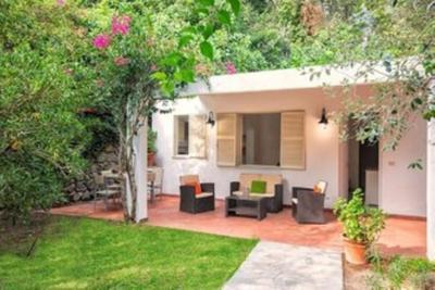 Ischia-Forio-Punta Caruso-La Grille du coq-villa 2 il prezzo della villa è riferito all'intero alloggio con il limite delle persone previste n 4