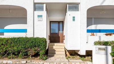 Comfy 2 BDR Apartment W/ Balcony by LovelyStay