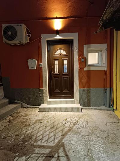 Newly renovated apartment next to the port