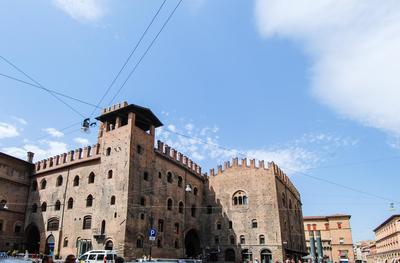 UR-NEST Piazza Maggiore