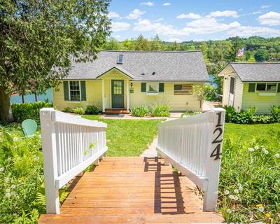 5 Min to Colgate, Sleeps 6, Lake View, Fire Pit