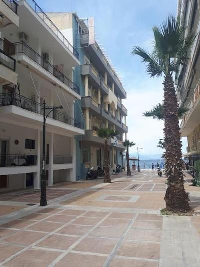 Top floor seaside apartment