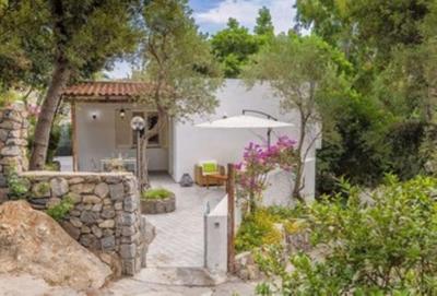 Ischia-Forio-Punta Caruso-La Grille du coq-villa 3 il prezzo della villa è riferito all'intero alloggio con il limite delle persone previste n 6