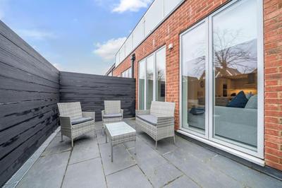 Amazing 3 Bedroom Flat in the Heart of Wimbledon
