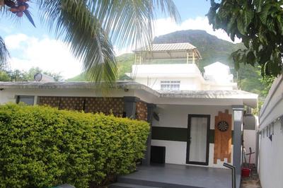 Cosy 2BD Home-Only 7 Mins walk to La Preneuse Beach & Shops