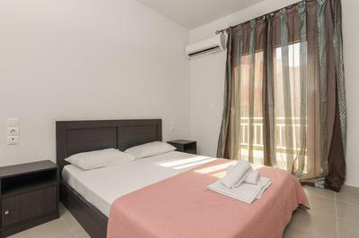 Comfy apartment for 6 people in Heraklion