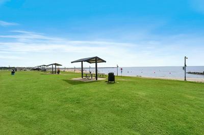 Sleep 7 in this 3 Bedroom Home walking distance Sylvan Beach with Game room work area high speed wifi La Porte close to Kemah NASA