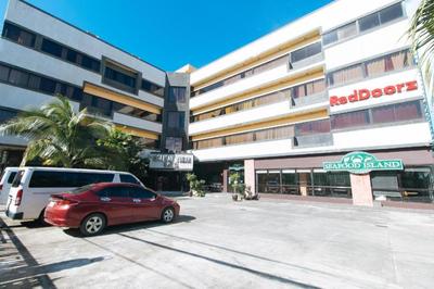 RedDoorz Plus @ Holiday Plaza Tuguegarao City