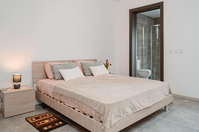 Designer 2BDR and 2Bath Near Sea Retreat!
