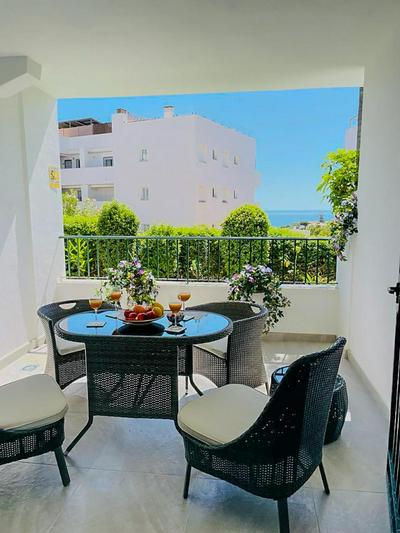 2 Bed Ground Floor Apartment With Pool & Parking