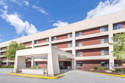 Baymont by Wyndham Davenport