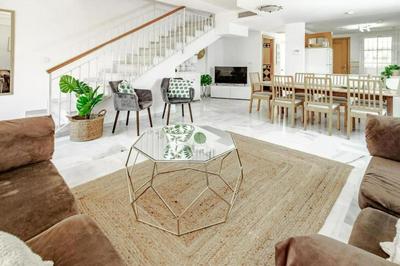 Peaceful Townhouse in Costabella